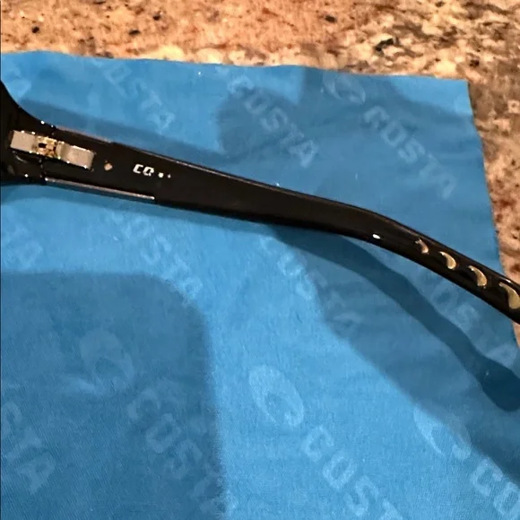 Costa Black Sunglasses with Case - Picture 7 of 8